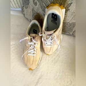 Womens New Balance 327